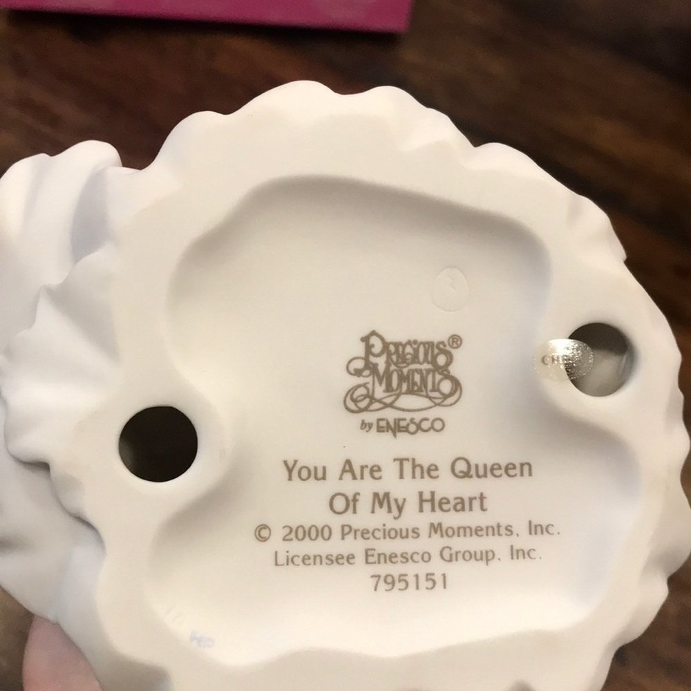 π Precious Moments- You are the Queen of my Heart - Picture 10 of 15